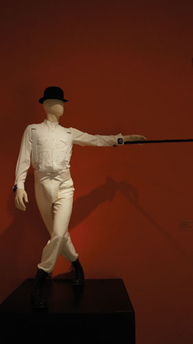 abbildung-3-stanley_kubrick_the_exhibition_-_lacma_-_a_clockwork_orange_-_alex_suit_8998528377.jpg