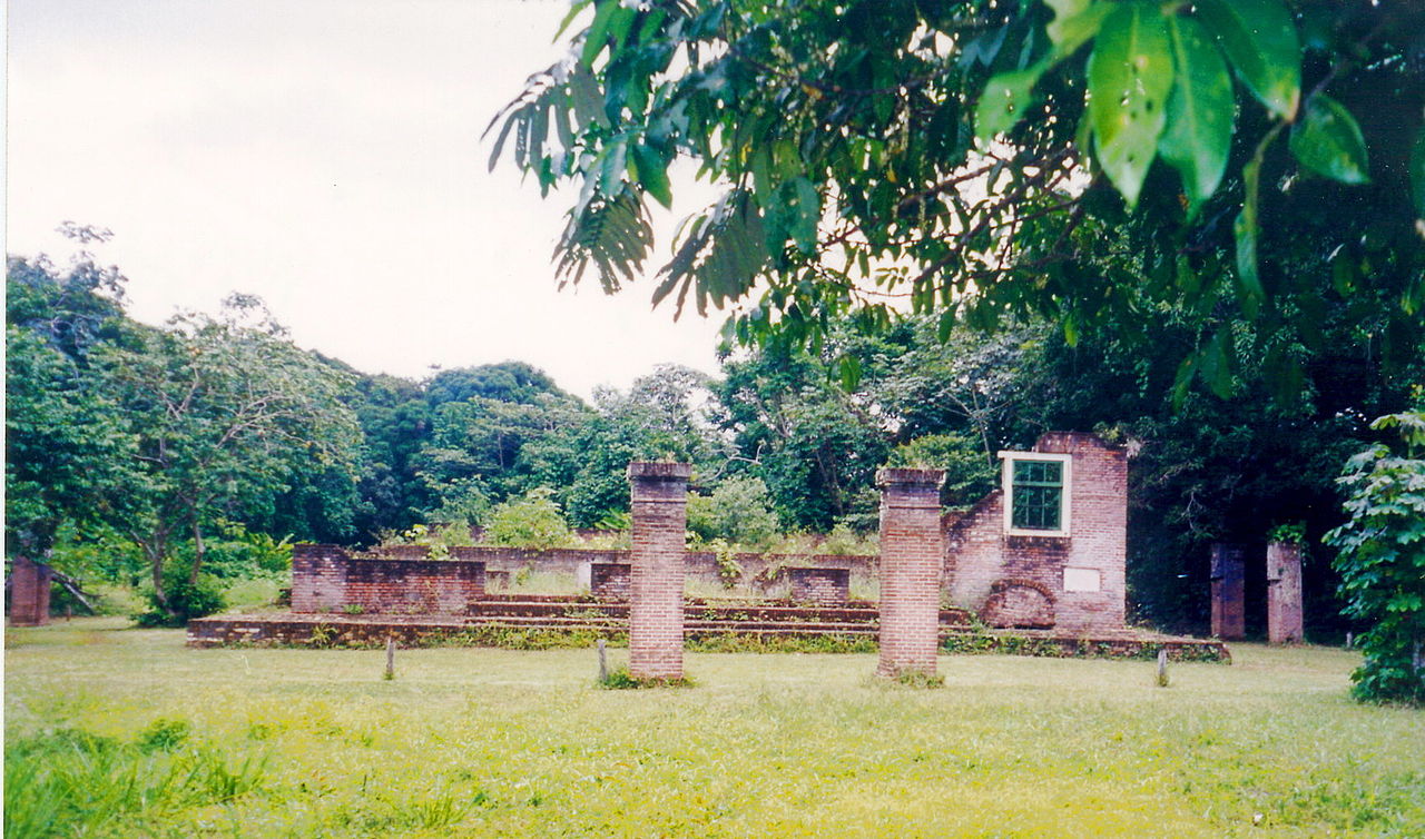 reste-der-synagoge-jodensavanne.jpg