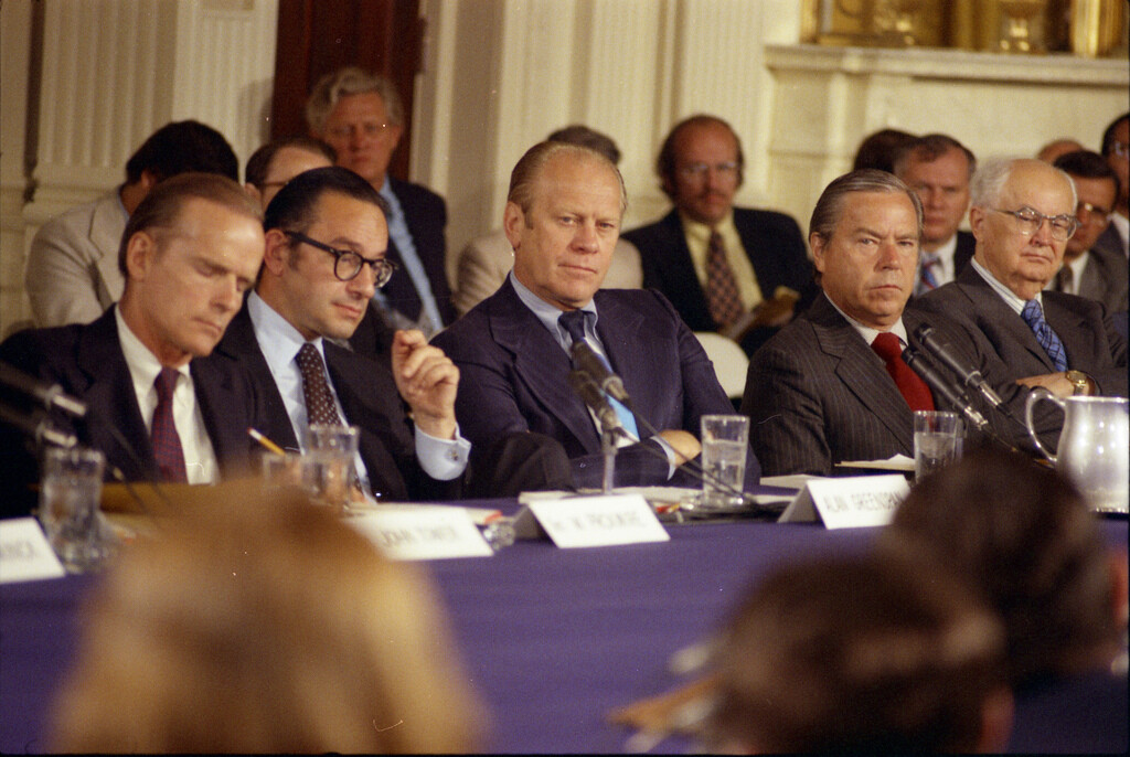 abbildung-2-alan-greenspan-mit-prasident-ford-1974.jpg